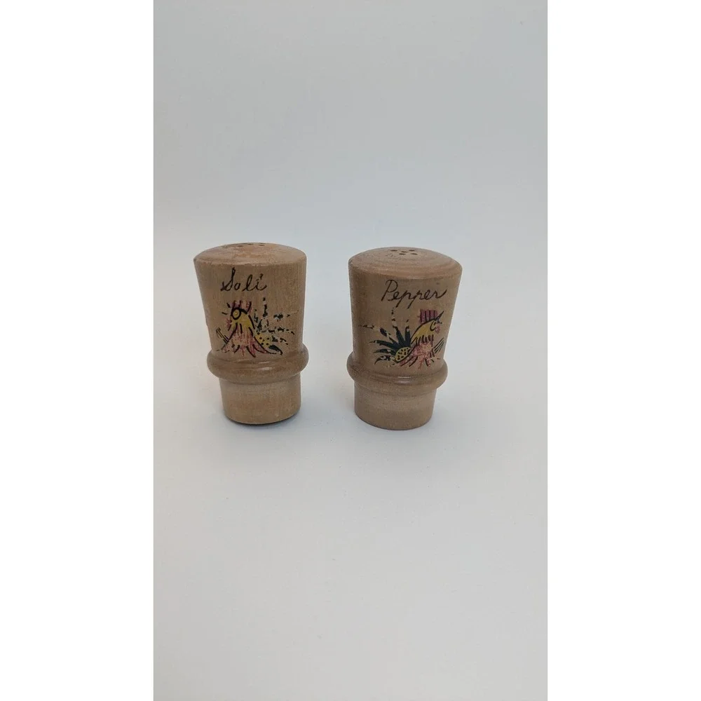 Vintage Wooden Rooster‎ Salt and Pepper Shakers Hand Painted Made in Japan Set